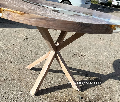Круглый стол из слэба карагача и белой смолы