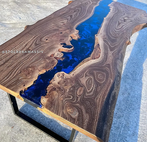Стол-река из карагача live edge